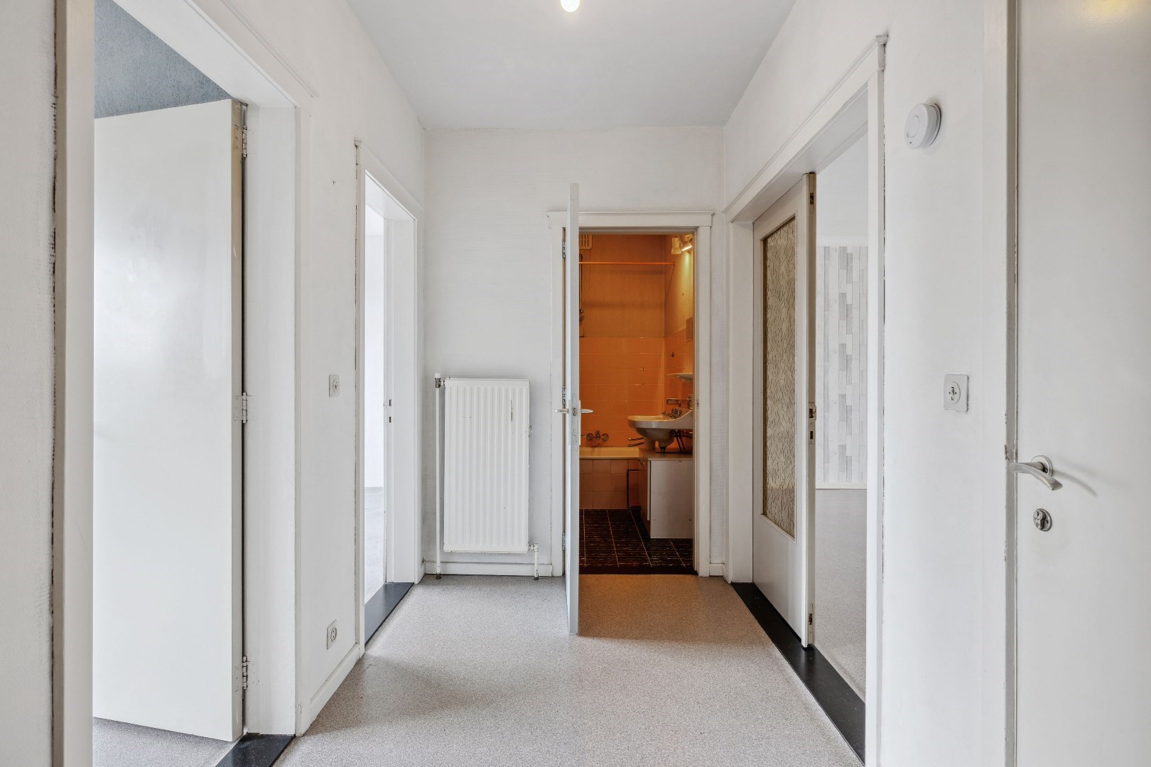 Ruim appartement met 2 slaapkamers, terras én garagebox in het centrum van Stekene - foto 4