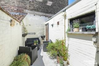 Looking for a renovated home that you can move into right away? This charming city house is definitely worth a visit!<br /><br />The location offers a perfect blend of tranquility and easy access via Katelijne- and Gentpoort to the station and main roads.<br /><br />This turnkey home was thoroughly renovated between 2021 and 2023, combining modern living comfort with a warm, inviting atmosphere.<br /><br />On the ground floor, you’ll find an entrance hall, a cozy sitting area, and a spacious, bright kitchen that serves as the heart of the home. The well-appointed bathroom features a toilet, a sink, and a walk-in shower.<br /><br />Outside, a generous city courtyard awaits, where you can relax in peace and quiet.<br /><br />The practical outdoor storage room, designed as a laundry area, offers extra storage and convenience.<br /><br />Upstairs, the home includes two comfortable bedrooms and a landing.<br /><br />Technically, this house scores high as well. It boasts a certified electrical installation and an EPC label C with an energy rating of 236 kWh/m². The property is also asbestos-free.<br /><br />In short, this is a move-in ready, energy-efficient home full of charm—ideal for first-time buyers, couples, or investors looking for a hassle-free purchase.<br /><br />Nearby, there is a garage complex where the current owner rents two garage spaces.<br /><br />Schedule a viewing soon and discover the many advantages this attractive property has to offer!