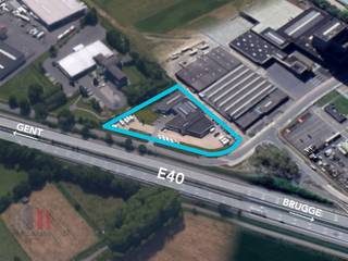 Fenomenaal gelegen opslagplaats en/of showroom met kantoorruimte op een omheind terrein van 6.613 m². Het pand bevindt zich op een unieke...