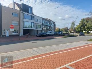 <br />Individuele en privatieve garagebox gelegen in de omgeving van Cultuurcentrum Scharpoord. Zeer gemakkelijk in en uit te rijden.<br /><br /><br /><span><strong>Tehuurstelling onder voorwaarden; Zie www.more.be, "bijlagen" en onder voorbehoud van beschikbaarheid.</strong></span><br />