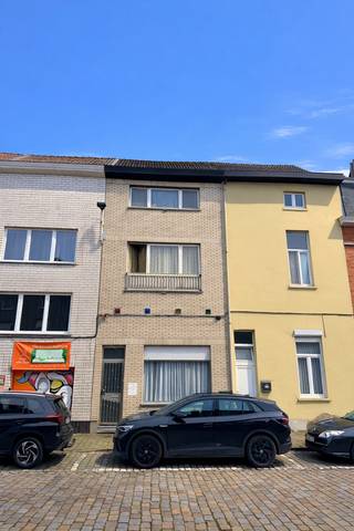 VERDER OP TE FRISSEN WONING MET AANGENAME LIGGING. In een rustige zijstraat van de Meulesteedsesteenweg en Voorhavenlaan met haar vernieuwde parken...