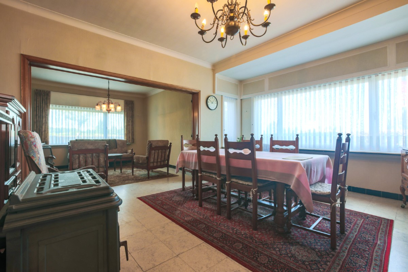 Open bebouwing met 4 slaapkamers en 2 garages - foto 4
