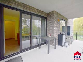 Welkom in Eeklo! In een rustige, groene buurt mag ik jullie dit fantastische appartement voorstellen, gelegen op de eerste verdieping van een...