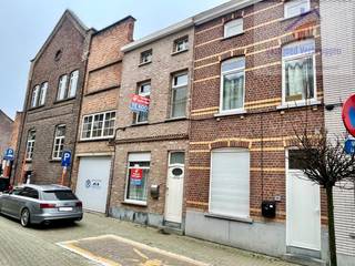 Deze karaktervolle te renoveren woning — mét vernieuwde ramen en gevel — straalt nu al charme uit en ligt bovendien in een rustige, aangename...