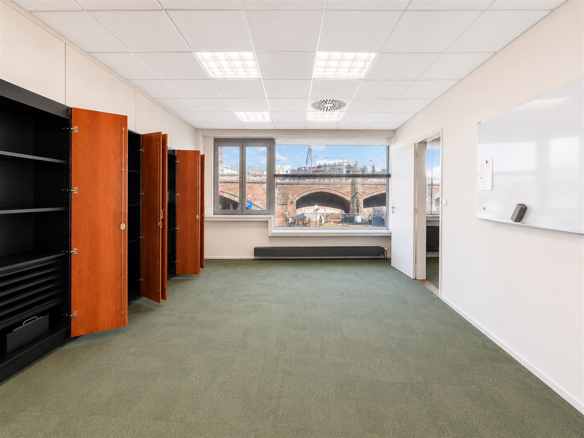 Commercial à louer à Anvers - photo 5