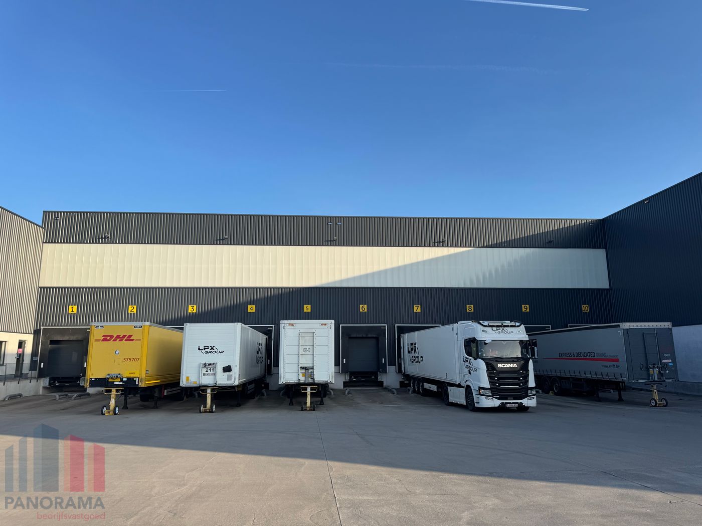 Logistieke opslagruimte van 6.118 m² met kantoren in Kuurne - foto 1