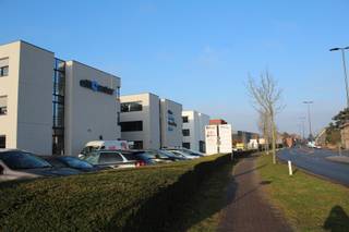 Te huur: centraal gelegen kantoorgebouw te Aalst (Erembodegem). Deze centraal gelegen kantoorruimte bevindt zich te Erembodegem op de...