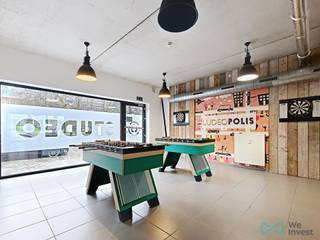 Info en bezichtigingen: maxime.l@weinvest.be - 02 315 77 22<br />We Invest presenteert u exclusief deze studentenkamer in de residentie STUDEOPOLIS, vlak bij het historische centrum. Gelegen in een wijk in volle ontwikkeling, in het hart van het T&amp;T-project, vormt dit pand een bijzonder interessante financiële investering, met reële vooruitzichten op waardestijging<br />Deze gemeubileerde kamer van 19 m², gelegen op de 5e verdieping en in uitstekende staat, bestaat uit een slaapgedeelte, een comfortabele bureauhoek en een eigen doucheruimte met toilet. De investering is ontworpen om eenvoudig en zorgeloos te zijn: de eenheden worden verhuurd en beheerd, zonder stress voor de eigenaar.<br />De vraag naar studentenhuisvesting blijft groot, wat het risico op leegstand beperkt. Het professionele verhuurbeheer zorgt voor de juridische, boekhoudkundige en logistieke aspecten, terwijl het luxe complex, dat regelmatig wordt onderhouden, de kwaliteit van het pand op lange termijn waarborgt.<br />STUDEOPOLIS biedt tal van voorzieningen: studie- en co-workingruimtes, een fitnessruimte, ontspanningsruimtes, gemeenschappelijke keukens, buitenruimtes, een binnenplaats, een wasruimte en een fietsenstalling. Huidige huurwaarde: 560 €/maand exclusief bijkomende kosten. Netto rendement: 3,45%, met positieve cashflow.<br />Het aanbod omvat in totaal 4 eenheden. <br />Neem contact met ons op om een bezichtiging te regelen! Mis geen enkele van onze exclusieve aanbiedingen op WWW.WEINVEST.BE