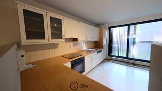 Ben je op zoek naar een comfortabel en centraal gelegen duplex appartement te huur in Bilzen? Dan is dit ruime appartement op de Onze Lieve Vrouwstraat 10 precies wat je zoekt. Met een bewoonbare oppervlakte van ongeveer 100 m², twee grote slaapkamers en een gezellig terras, combineer je hier ruimte met een aangename woonbeleving.<br /><br />Indeling:<br />Eerste verdieping:<br />Bij het betreden van het appartement kom je binnen in een lichtrijke leefruimte waar je moeiteloos een gezellige zithoek en eetplaats kan inrichten. Aansluitend bevindt zich de keuken, praktisch ingericht en met voldoende opbergruimte.<br />Tweede verdieping:<br />Op de bovenverdieping vind je twee ruime slaapkamers die zich perfect lenen als hoofdslaapkamer, kinderkamer of bureauruimte. Ook de badkamer bevindt zich hier, functioneel en comfortabel ingericht.<br /><br />Buitenruimte:<br />Het knusse terras biedt je een fijne plek om even tot rust te komen, te genieten van een kop koffie of een rustige avond buiten.<br /><br />Troeven:<br />Duplex appartement met praktische indeling<br />Ca. 100 m² bewoonbare oppervlakte<br />Twee ruime slaapkamers<br />Gezellig terras<br />Geen privatieve kosten<br /><br />Ligging &amp; omgeving:<br />Dit appartement is ideaal gelegen in het centrum van Bilzen. Je woont hier op wandelafstand van winkels, horeca en andere voorzieningen. Ook scholen en openbaar vervoer zijn vlot bereikbaar, wat zorgt voor een uitstekende combinatie van comfort en bereikbaarheid. De rustige straat maakt het geheel extra aangenaam om te wonen.<br /><br />Plan vandaag nog je bezoek en ontdek zelf de ruimte en het comfort van dit duplex appartement in Bilzen. Dit kan via de knop "Ik ben kandidaat" bij het zoekertje op onze website. <br /><br />Wil je weten wat jouw woning waard is? Neem gerust contact op via bovenstaande gegevens.