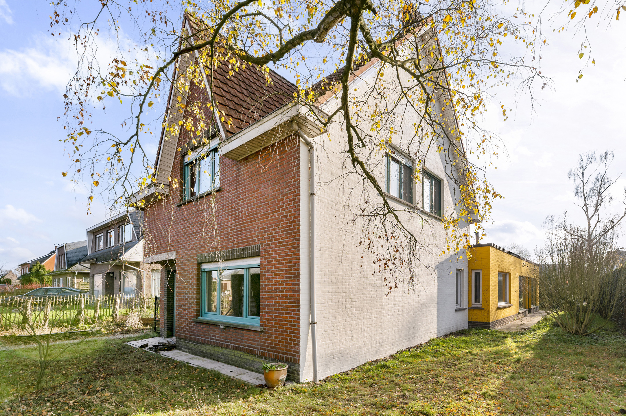 Zeer ruime woning op perceel van 701 m² - foto 2