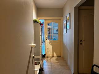Ruim onbemeubeld 3-slaapkamerappartement van 165² op de eerste verdieping vlakbij het centrum van Leuven.<br /><br />Het appartement beschikt over 3 slaapkamers, een zeer ruime leefruimte (70m²) , een volledig geïnstalleerde keuken, 2 ingerichte badkamers, een berging, 3 terrassen en een dubbele garagebox.<br /><br />Op een boogscheut van het universitaire ziekenhuis, IMEC en verschillende scholen. Ook winkels en het openbaar vervoer zijn op wandelafstand bereikbaar. Verder is er een vlotte verbinding naar de ring van Leuven en de autosnelwegen E314 en E40. <br /><br />Troeven: <br />- zeer ruime garagebox<br />- twee badkamers<br />-EPC A (100kwh/m²)<br /><br />Dit appartement is beschikbaar vanaf 1/10/2026. De huurprijs bedraagt € 1500 per maand, de bijkomende lasten bedragen €115 waaronder onderhoud & verbruik van de gemeenschappelijke delen en lift. Alle nutsvoorzieningen zoals elektriciteit en internet zijn zelf te voorzien. <br /> <br />Interesse in een bezoek ter plaatse? U kan zelf een moment inboeken via onze online agenda! Of contacteer ons via het nummer 016 23 90 81. Wij zijn elke weekdag buiten woensdag telefonisch bereikbaar tussen 10u en 13u.