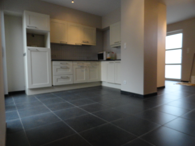 woning met 2 slaapkamers en terras/tuin te Menen - foto 2