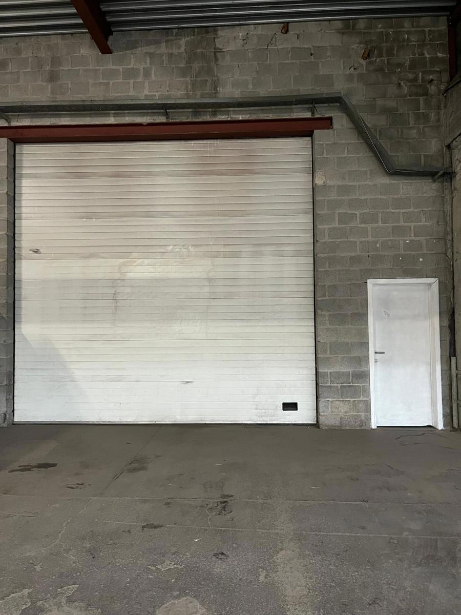 Verlipark - opslagplaats van 399m² te huur ! 

Grote opslag plaats van circa 400m² te huur op Verlipark te Mol !