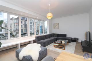 Information appartementBel appartement meublé de qualité d'environ 130m² avec 2 chambres à coucher, situé à l'emplacement TOP ! Vous entrez dans un...