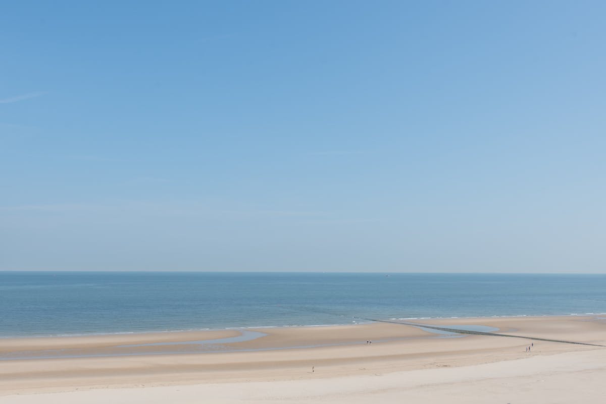 Prachtig gerenoveerde studio met slaaphoek en zijdelings zeezicht! - foto 3