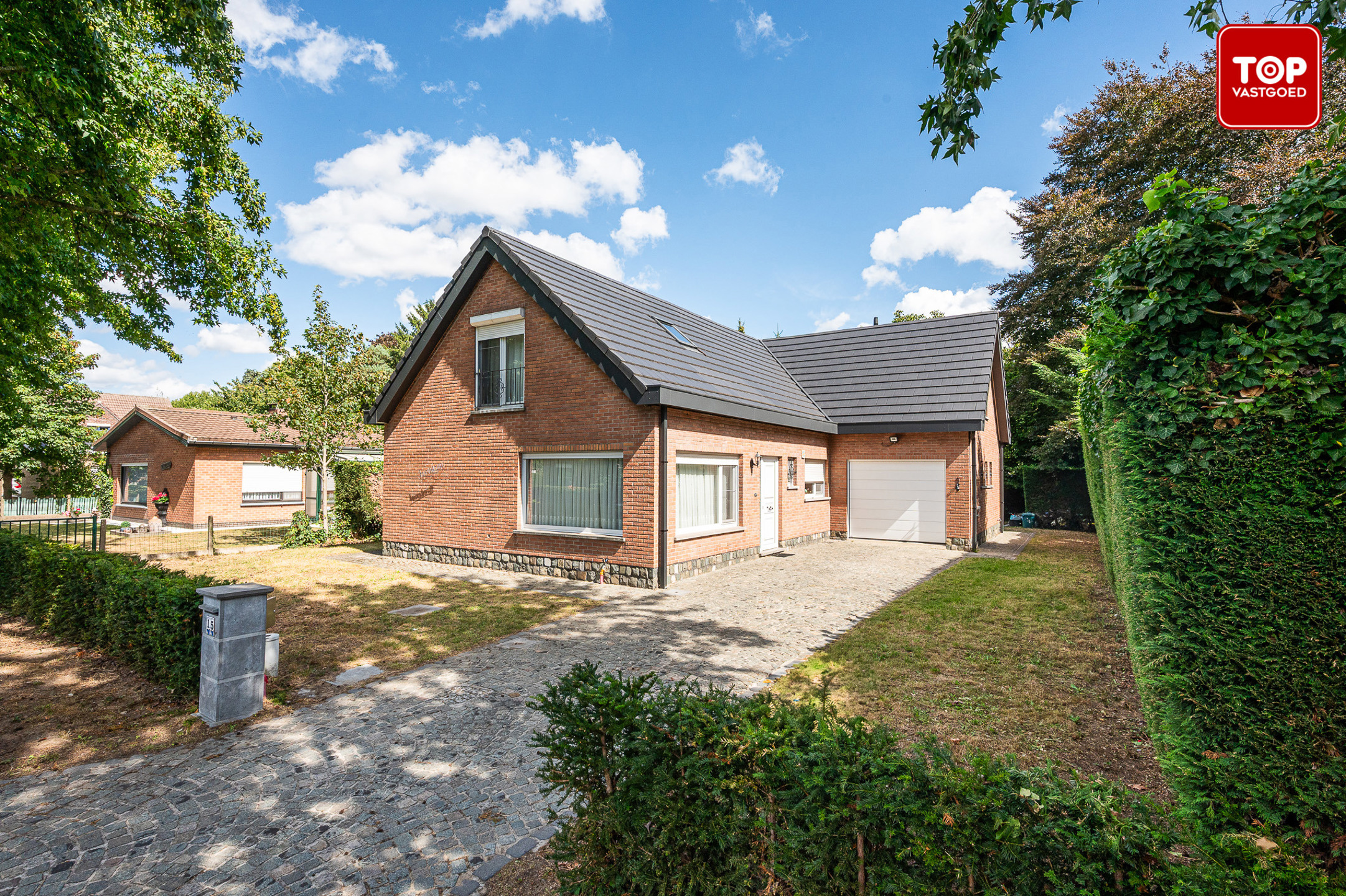 Alleenstaande woning met 3 slaapkamers, 2 badkamers en inpandige garage - foto 1