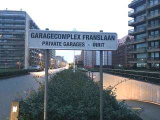 Deze garage is voorzien van verlichting en beschikt over volgende afmetingen:5.59 m diepte2.88 m breedte2.42 m hoogteWees er snel bij en maak nu uw...