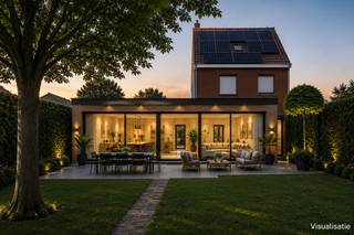 Ben je op zoek naar een rustig gelegen woning met veel ruimte en potentieel? Dan is deze halfopen bebouwing in een doodlopende straat nabij...