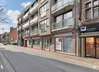 Dit verzorgde handelspand te koop is gunstig gelegen in de Stationsstraat in Aalter, met een uitstekende bereikbaarheid zowel met de wagen als...