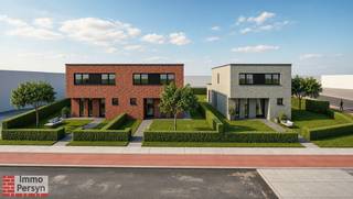 <br /><br />Op de hoek van de Oude Tiensebaan en de Staatsbaan in Bekkevoort realiseren we een kleinschalig project van slechts drie unieke woningen. De ligging? Die is simpelweg ideaal. Je geniet van een vlotte verbinding naar de stad, terwijl winkels, bakkers en school letterlijk op fietsafstand liggen. Bovendien woon je hier op de as Leuven-Diest, omringd door de ongerepte natuur, velden en bossen van het prachtige Hageland.<br /><br />Omdat de werken nog moeten starten, heb je alle touwtjes in handen. Wil je de indeling van de slaapkamers wijzigen? Dat kan! Liever geen keuzestress? Dan volg je gewoon het doordachte plan van de architect. De afwerking van je keuken, badkamer en vloeren bepaal je natuurlijk helemaal zelf.<br />Wens je helemaal niets meer te doen? Dan kan je in samenspraak zelfs kiezen voor de volledige tuinaanleg door de aannemer.<br /><br /><br />Voor deze woningen werken we voorlopig met een pre-sale, dit houdt in dat je de woning in reservatie neemt en binnen 1 maand de effectieve verkoopovereenkomst ondertekent.<br />De bouwwerken moeten nog beginnen maar zo heb jij de kans om meteen een unieke woning te kiezen die het beste aansluit bij je woonnoden.<br /><br /><u>Voorlopige oplevering gepland circa december 2027</u><br /><br /><strong>De volledige aankoop kan gebeuren onder de 6% btw stelsel (zowel voor de constructie als de grond)</strong><br /><br />Is jouw interesse gewekt? Neem dan vandaag nog contact op met Gert via gert@immopersyn.be of 013 444 008<br /> 