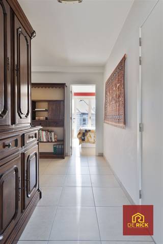 Dit centraal gelegen appartement bevindt zich op wandelafstand van het centrum van Aalst, winkels, scholen en openbaar vervoer, en biedt een...