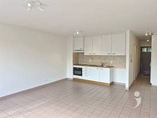 <p><span>This 1-bedroom apartment located on Brusselsestraat comes with a private parking space.</span></p><p><span> </span></p><p><span>Through the entrance of the building you get very easily to the parking place where you take the elevator to the entrance on the fourth floor.</span></p><p><span>In the apartment you have a practical entrance hall with access to the bedroom and bathroom with shower and toilet.</span></p><p><span>In the living area there is an open kitchen and space for a cozy lounge. The south-facing terrace provides extra comfort and lots of light. </span></p><p><span> </span></p><p><span>In the fall, the exterior joinery will also be renewed which will have a positive impact on your consumption.</span></p><p><span> </span></p><p><span>Interested? Schedule a visit soon via our website. </span></p>