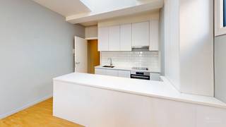 PLAN YOUR VISIT AND ENTER YOUR DETAILS VIA THE FOLLOWING LINK:
https://demeester.mijnhuurprofiel.be/whise/7320482

Perfectly located apartment near the Boerentoren with stunning views over the Meir!

Spacious apartment with beautiful natural light. Fully equipped kitchen, generous living area with parquet flooring and adjoining covered terrace. Furthermore, a spacious bedroom at the rear. Bathroom with shower. Separate toilet.

Possibility to rent via a company.