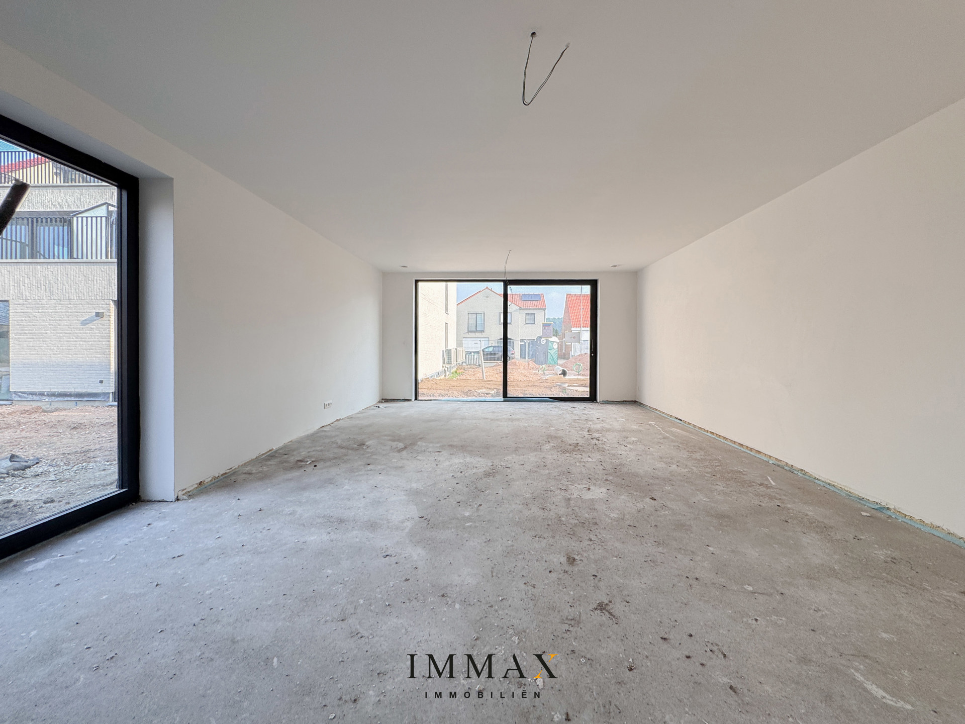 YUKI | Halfopen woning met 4 slaapkamers, tuin & carport - foto 2