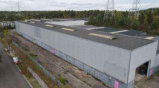 KMO-unit te huur langs de Zevenputtenstraat 28 te Zuttendaal.Er is een totale beschikbare oppervlakte van 6.000 m² en is opsplitsbaar vanaf 300m² per...