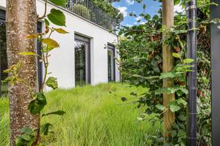 Luxueuze gelijkvloerse woning met 4 slaapkamersOntdek deze uitzonderlijke, instapklare eigendom met het comfort van een villa en het gemak van een...