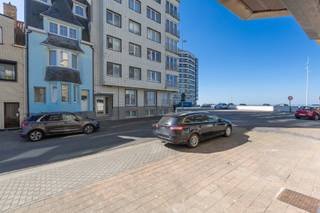 Résidence REIGERSNEST : Au rez-de-chaussée d'une belle petite copropriété située à 30m de la digue, agréable appartement meublé avec...