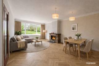 Dit gelijkvloers appartement bevindt zich in een rustige woonwijk vlak bij Antwerpen, met goede busverbindingen, woonstraten zonder hoge gebouwen,...