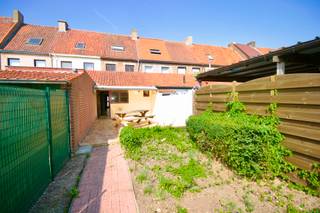 Ontdek deze charmante woning nabij het centrum van Eeklo, ideaal gelegen in een rustige straat met het Heldenpark en diverse sportgelegenheden...