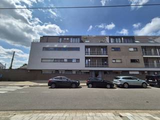 Dit ruime duplex appartement bevindt zich in het hartje van Aalter, nabij het station. Pro's van deze ligging: optimale bereikbaarheid met...