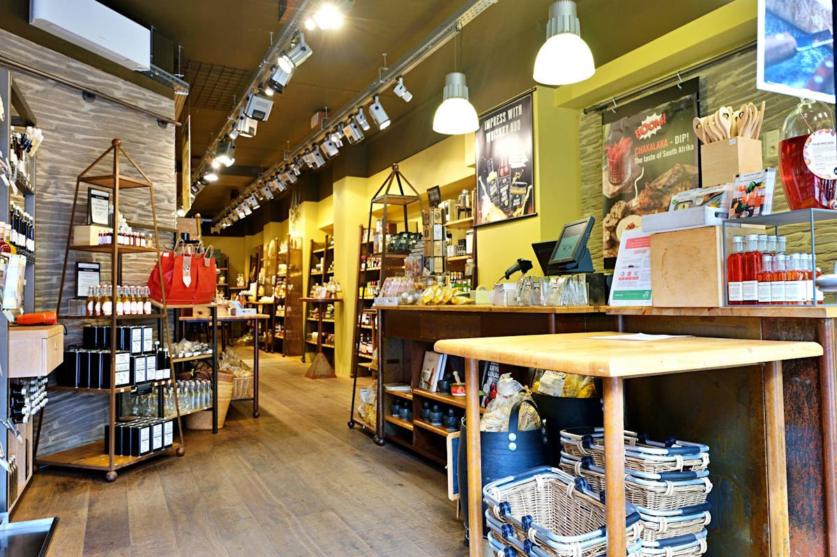 Commercial property of approx. 69m² for sale in the center of Roeselare - photo 3