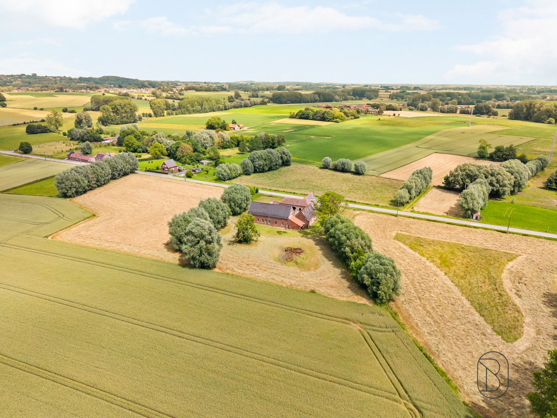Prachtig gelegen vierkantshoeve met zichten op 2,45 hectare - foto 2