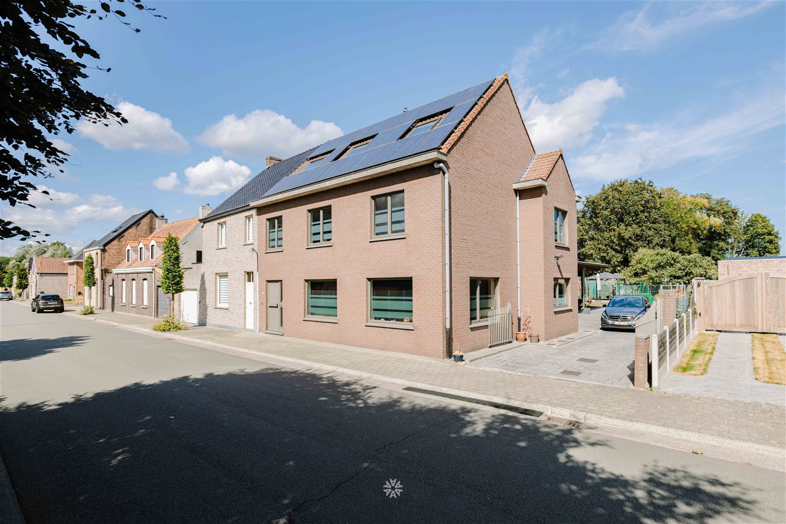 Spacious semi-detached building near downtown Destelbergen - photo 1