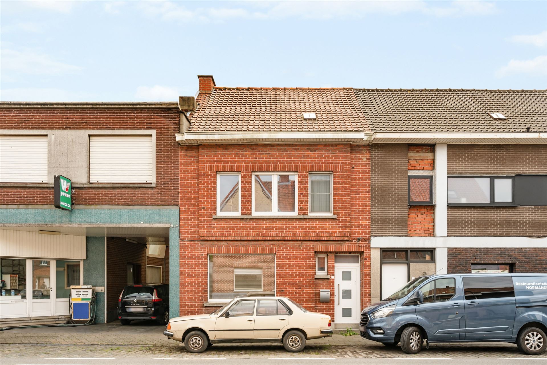 Te renoveren gezinswoning met 3 slaapkamers en grote tuin! - foto 1