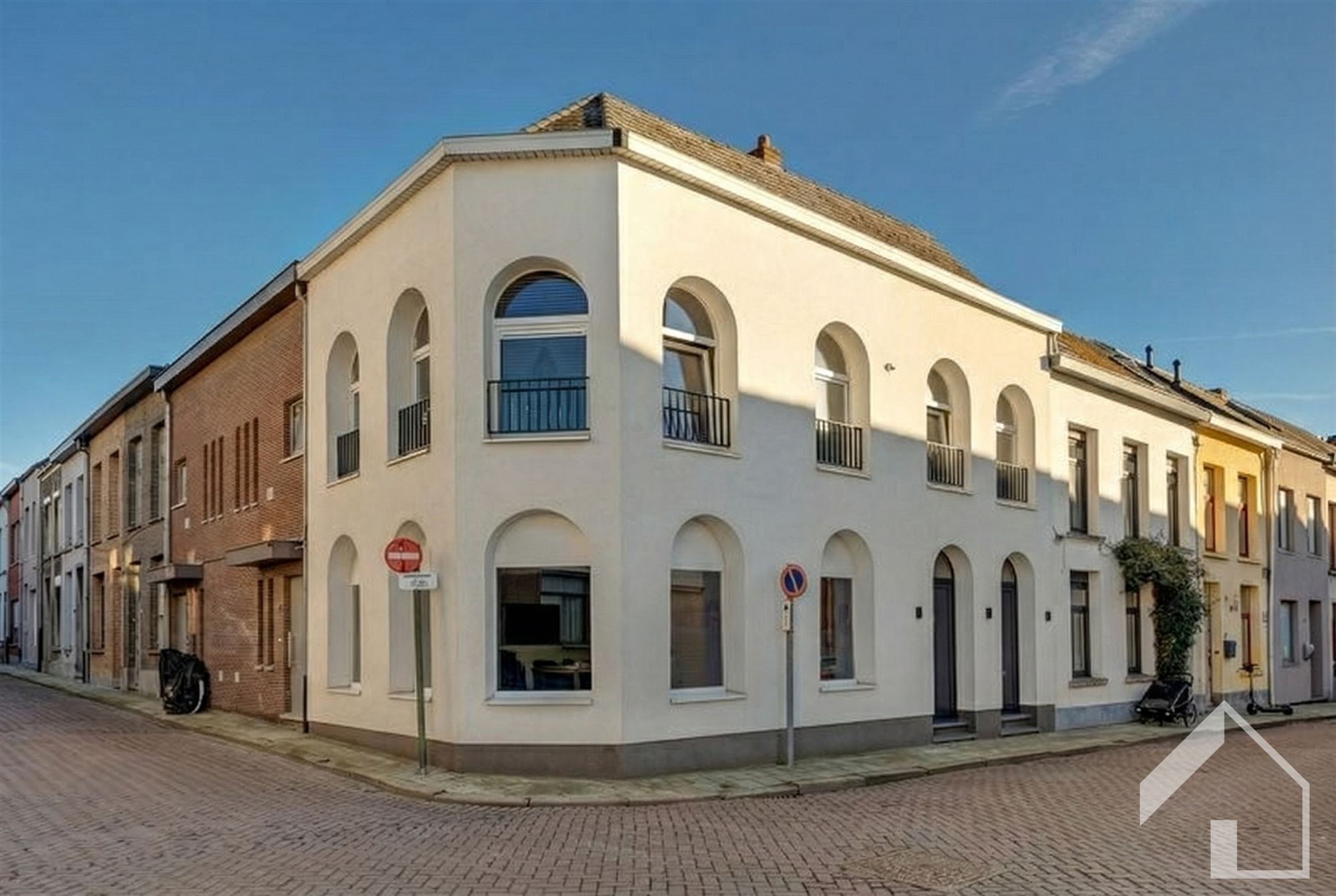 Maison d'angle rénovée près du centre de Lier - photo 1