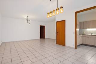 Dit appartement is gelegen op het gelijkvloers van een kleinschalig gebouw op een toplocatie nabij centrum Vremde.De inkomhal geeft uit op de ruime,...