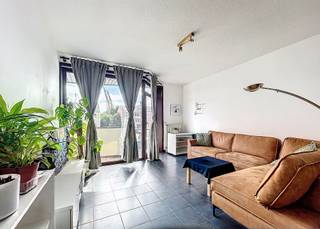 <p><strong><span>TE HUUR – AANGENAAM APPARTEMENT OP CENTRALE LIGGING</span></strong></p>
<p><span>Dit aangename appartement is praktisch ingedeeld en geniet van een centrale ligging, dichtbij winkels, openbaar vervoer en belangrijke verbindingswegen.</span></p>
<p><span>De woning omvat een inkomhal, een slaapkamer, een badkamer met ligbad en dubbele lavabo, een apart toilet met lavabo, een ruime woonkamer en een aparte keuken.</span></p>
<p><strong><span>Bezoeken:</span></strong><span> maandag 12 oktober om </span><strong><span>16u30</span></strong><span>.</span><br /><span>Interesse? Laat ons vooraf weten of u aanwezig zult zijn, zodat we uw bezoek kunnen bevestigen.</span></p>
<p><span>Contacteer ons voor meer informatie.<br />Meise@weinvest.be</span></p>