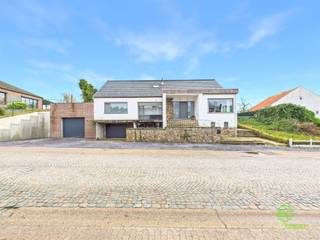 In het centrum van Velm vinden we deze zeer ruime instapklare woning op een perceel van 7a25ca.Op wandelafstand vinden we een kleuter- en...