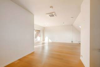 Dit UITZONDERLIJK RUIM PENTHOUSE van maar liefst 114 m² is gelegen op de HOOGSTE VERDIEPING in "Residentie Riethage" te Aalter met name in...