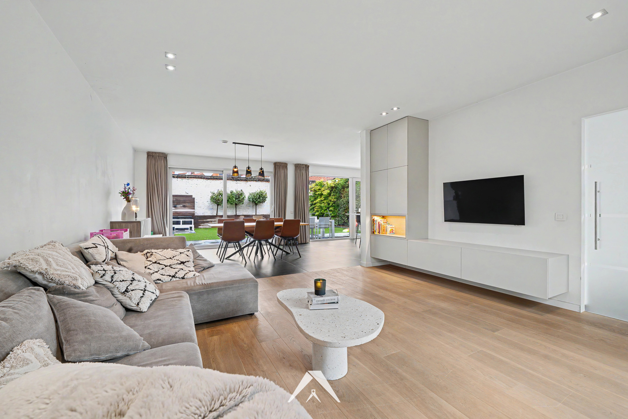 Moderne, instapklare woning met 4 kamers en dubbele carport! - foto 5