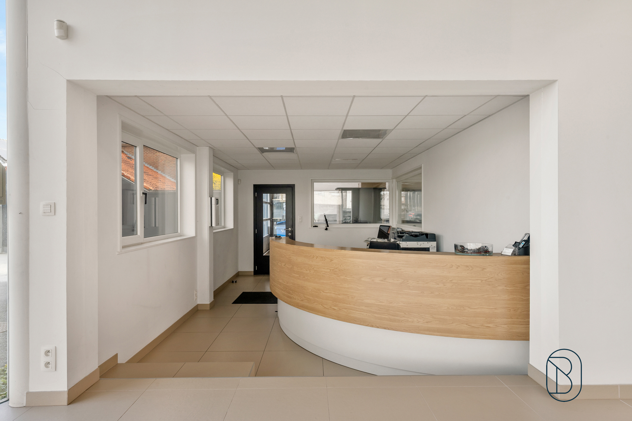 Commerciële hoek (parking, showroom en woonst) - foto 4