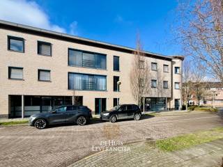 Op zoek naar een veilige, stabiele en rendabele vastgoedinvestering? Dan is dit appartement op de eerste verdieping in Rumst exact wat je zoekt.Deze...