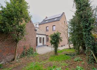 Deze karaktervolle gezinswoning is heel rustig gelegen nabij de dorpskern van het gezellige Kastel. Deze grote woning is omgetoverd tot...