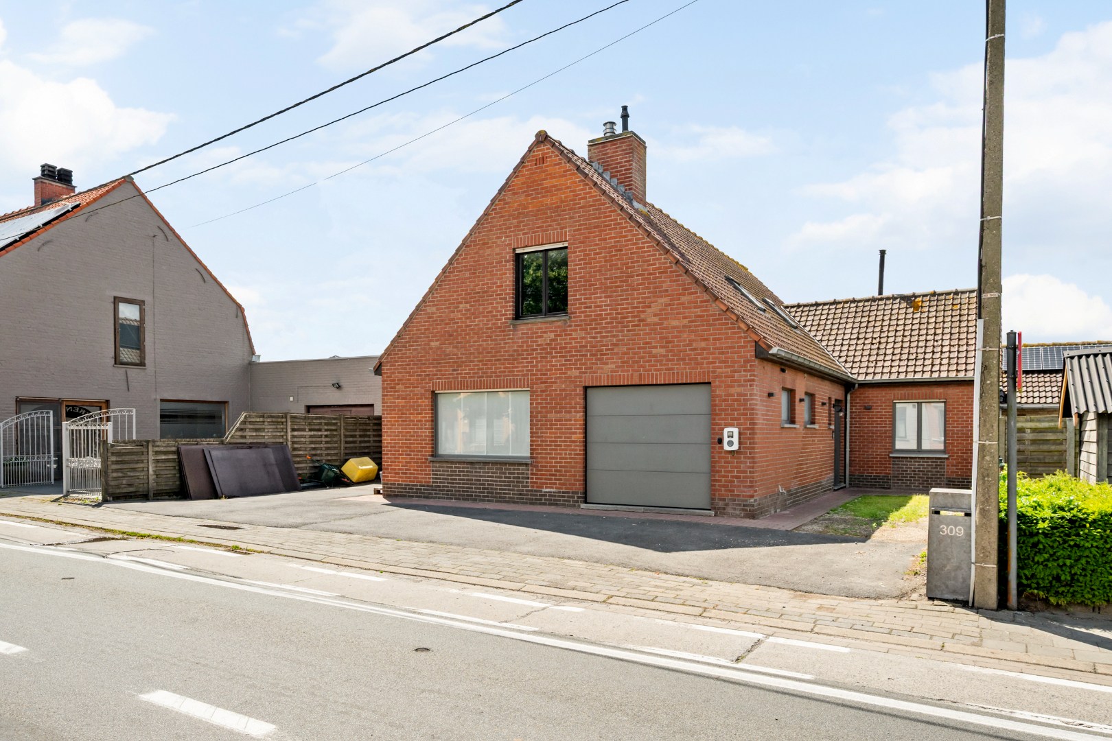 Instapklare halfopen woning met garage, tuin en bijgebouw in Moorsele - foto 4