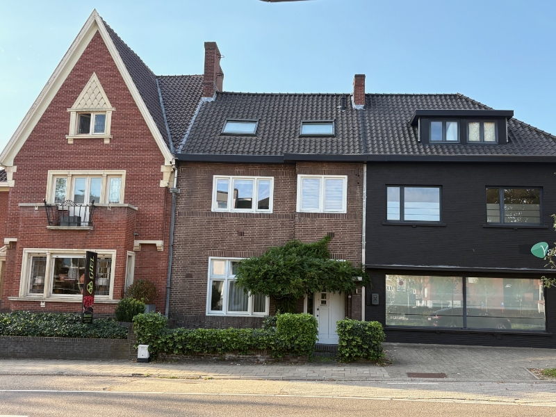 Sfeervolle woning met 3 slaapkamers nabij Genk-centrum - foto 1