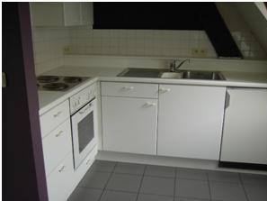 Gezellig appartement in het centrum van VEURNE.Living met een open ingerichte keuken en een klein balkon. (2M²)Berging en een toilet - badkamer met...